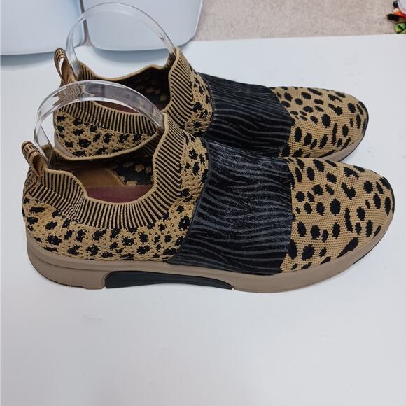 Mark Nason Abbe Animal Print Slip-On Modern Joggers Sz 11 - Picture 2 of 11